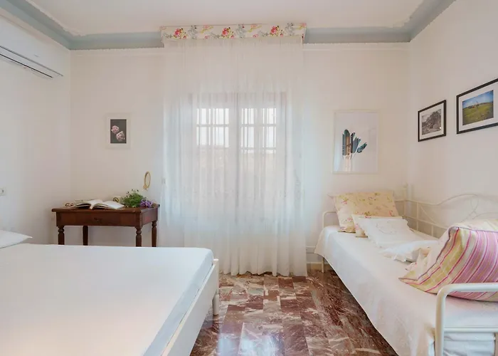 Bb 1987 Couette-café Pula